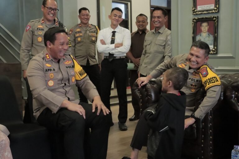 Pingin Jadi Polisi, DN Bocah Korban Penganiayaan Kunjungi Polresta Malang Kota