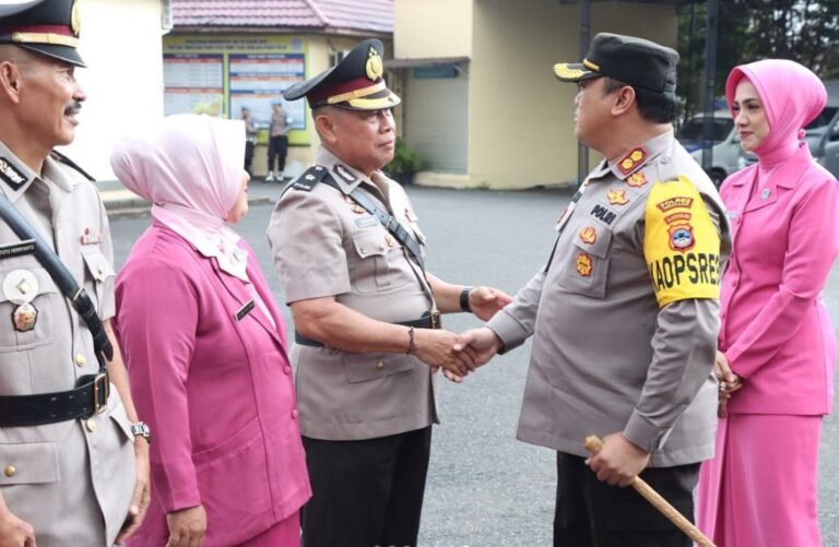 Kapolres Tanah Laut Pimpin Lansung Upacara Sertijab Beberapa Perwira