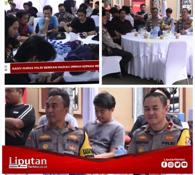 Berkah Ramadhan, Kadiv Humas Polri Berikan Hadiah 4 Orang Wartawan Pergi Umroh