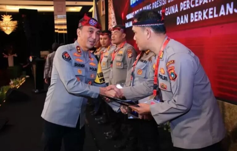 Rakernis Div Humas 2024, Kadiv Humas Polri Beri Penghargaan 7 Anggota Humas