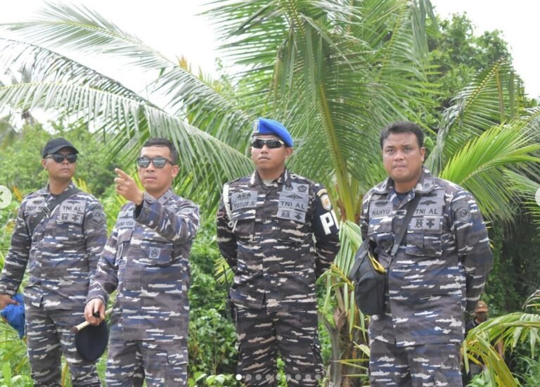 Lanal Kendari Turun Lansung Laksanakan Pengecekan Dan Pengamanan Di Sekitar MV Yang Alami Kebakaran