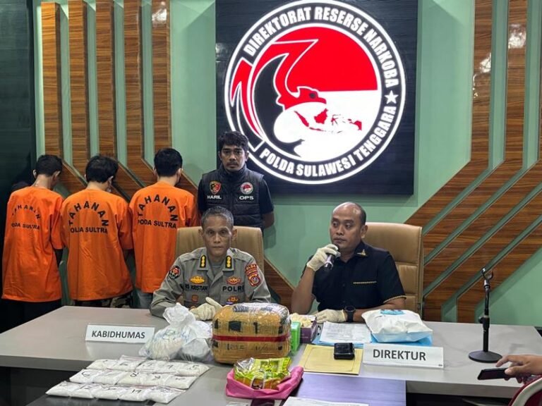 Ditresnarkoba Polda Sultra Tangkap Tiga Tersangka dan Sita 2.633 Gram Sabu serta 2.890 Gram Ganja