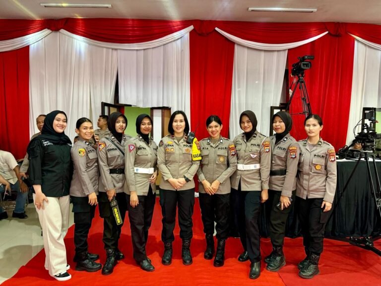 Polwan Polresta Bulungan Cek Kesiapan Ruang VVIP Sebelum Pelaksanaan Debat Cabup dan Cawabup