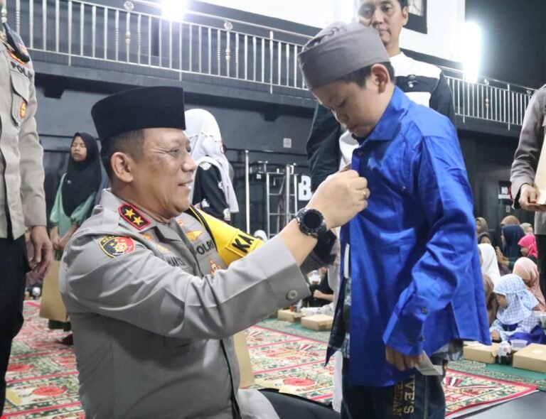 Kapolda Kaltara Berbagi Kebahagiaan Ramadan Bersama Anak-Anak Selumit Pantai