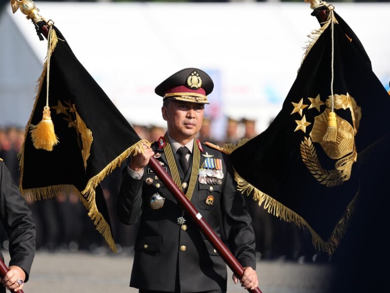 Presiden Hadiahi Penghargaan Nugraha Sakanti Kepada Divisi Humas Polri dan Enam Satker Lainnya