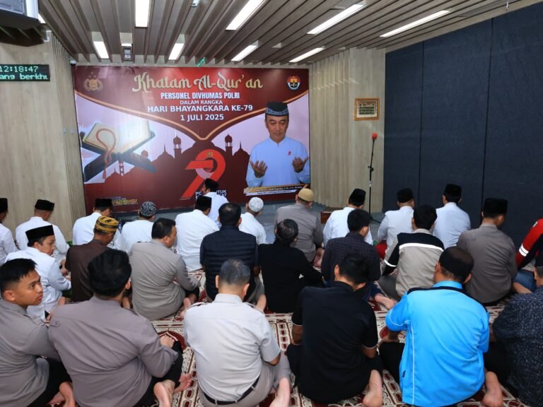 Puncak Peringatan Hari Bhayangkara, Divisi Humas Gelar Khatam Qur’an 79 Kali