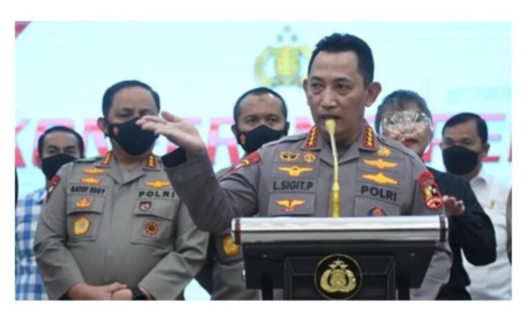 KAPOLRI TUNJUK KOMBES POL. BUDI HERMANTO EMBAN KABID HUMAS POLDA METRO JAYA