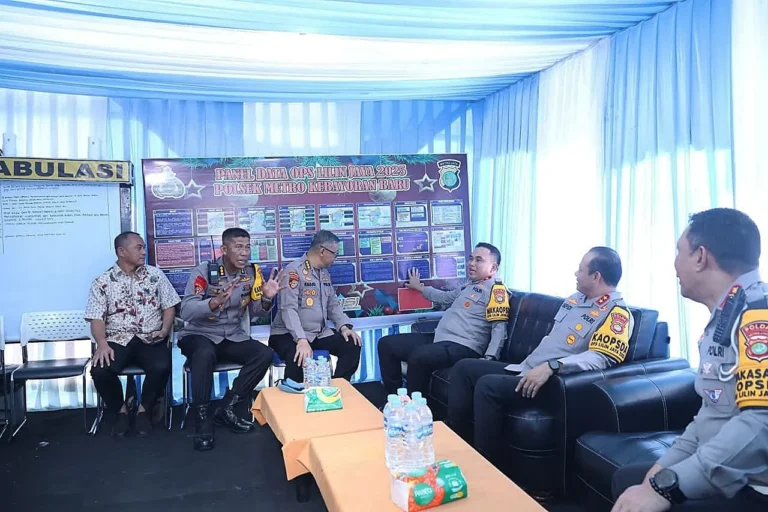 Kapolda Metro Jaya Tinjau Pospam dan Pantau Langsung Ibadah Natal di Jakarta